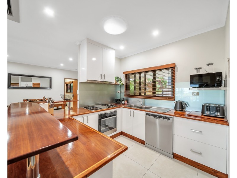 3 Julian Close, Mooroobool QLD 4870