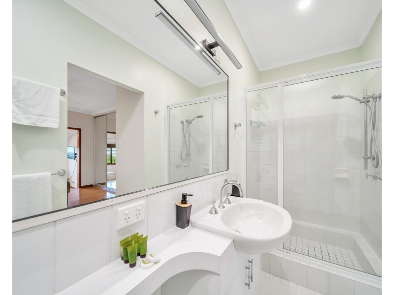 3 Julian Close, Mooroobool QLD 4870