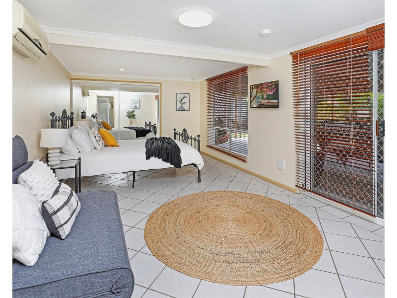 3 Julian Close, Mooroobool QLD 4870