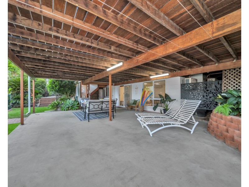 3 Julian Close, Mooroobool QLD 4870