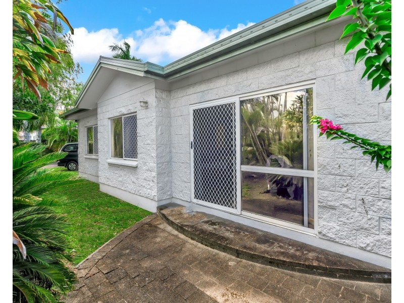 1/16 Brooks Street, Whitfield QLD 4870