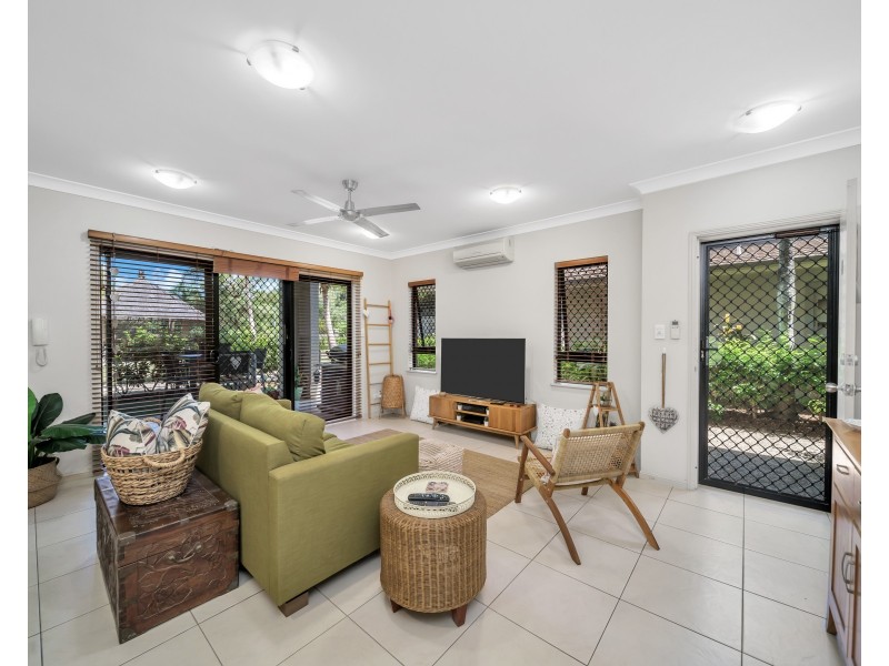 2/1 Robson Street, Mooroobool QLD 4870