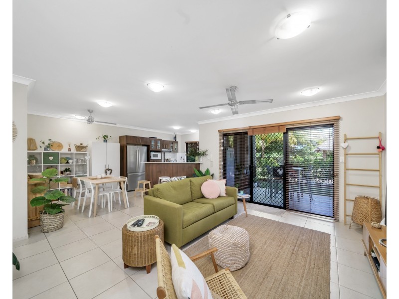 2/1 Robson Street, Mooroobool QLD 4870