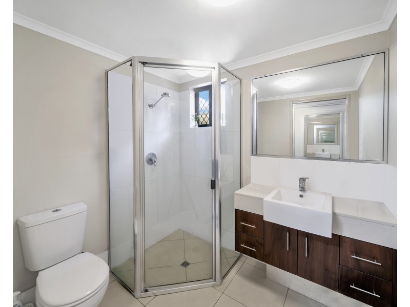 2/1 Robson Street, Mooroobool QLD 4870
