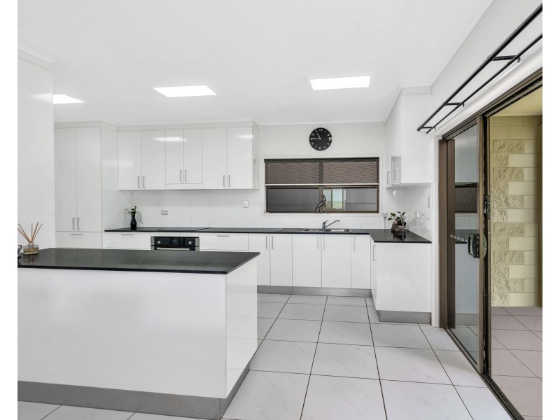 28 Luff Street, Hull Heads QLD 4854