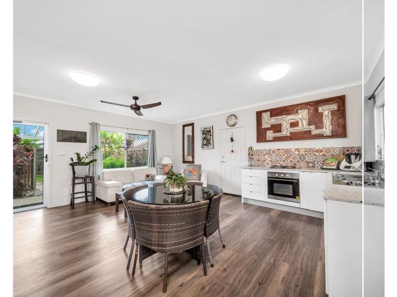 2/5 Ireland Crescent, Whitfield QLD 4870
