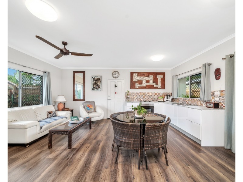 2/5 Ireland Crescent, Whitfield QLD 4870