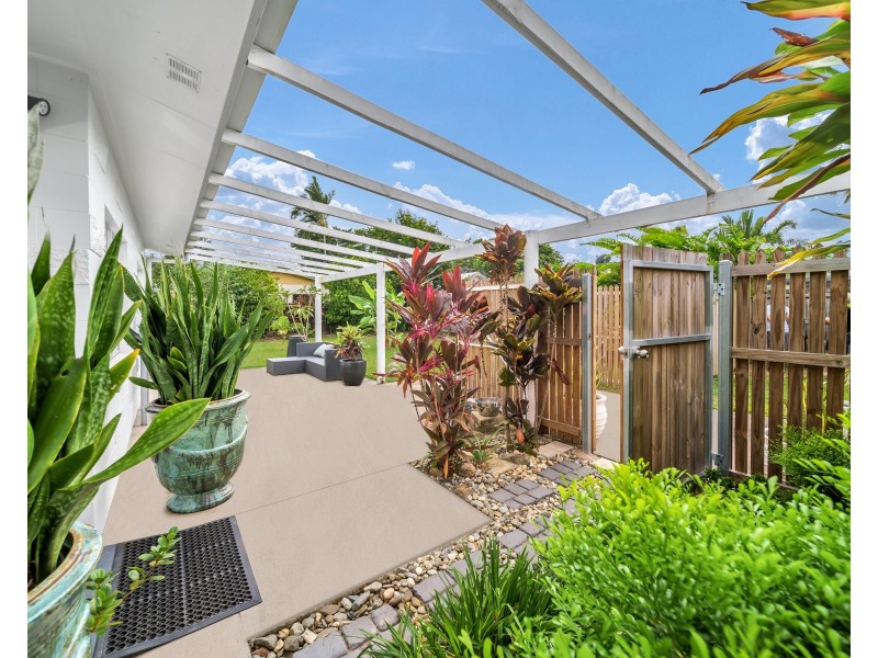 2/5 Ireland Crescent, Whitfield QLD 4870