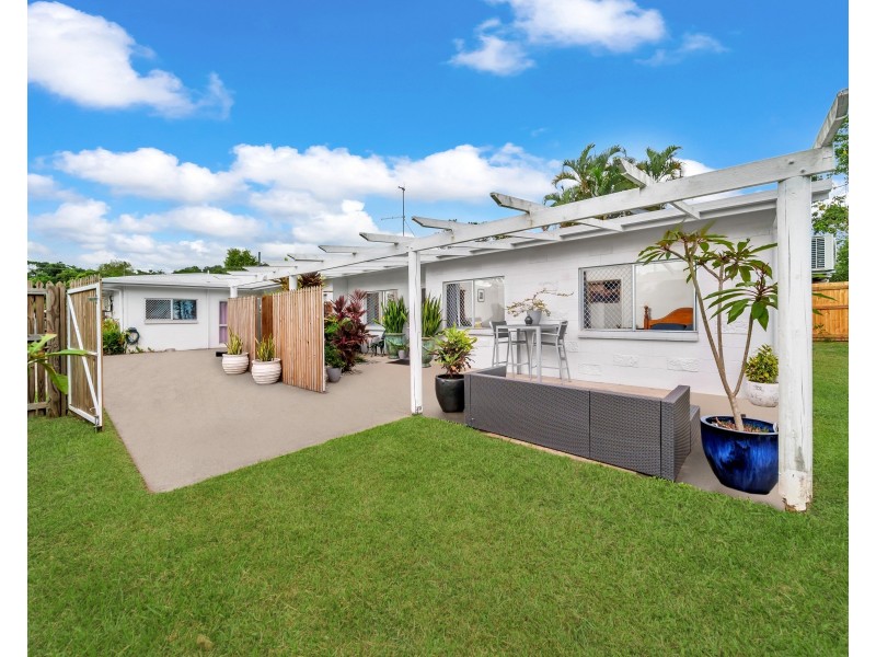 2/5 Ireland Crescent, Whitfield QLD 4870