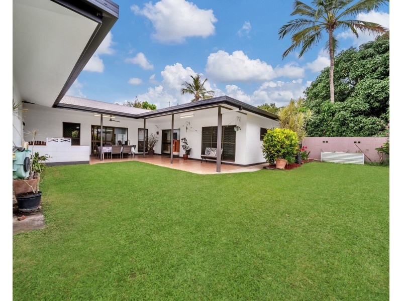 101 Upper Richardson Street, Whitfield QLD 4870