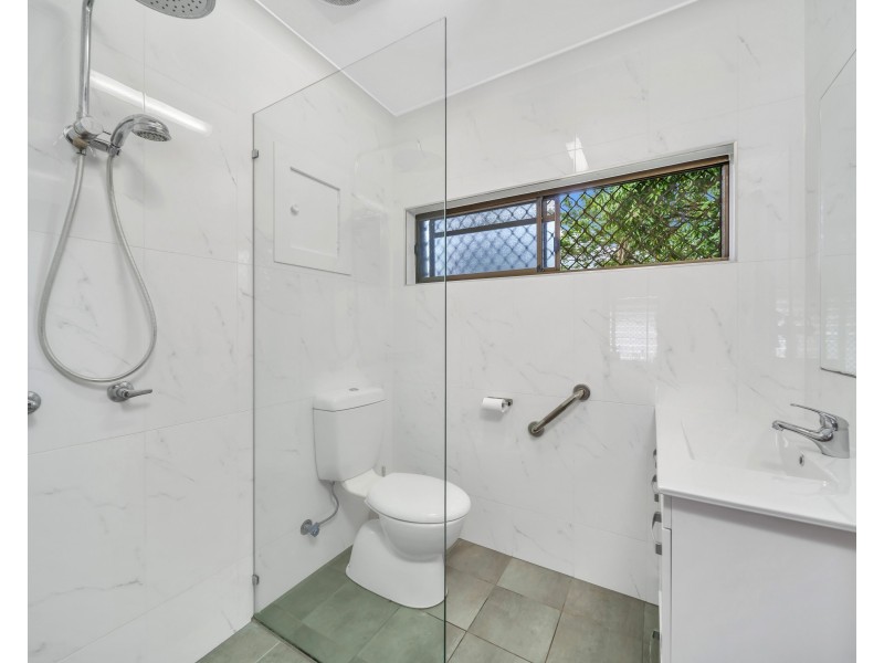 101 Upper Richardson Street, Whitfield QLD 4870