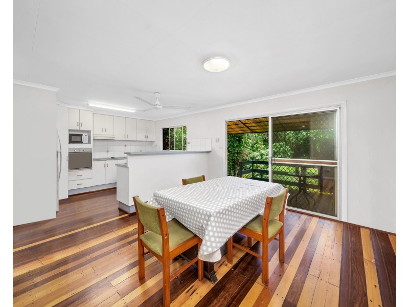 42 Hayward Street, Mooroobool QLD 4870