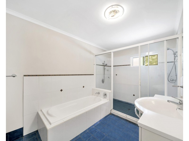 42 Hayward Street, Mooroobool QLD 4870
