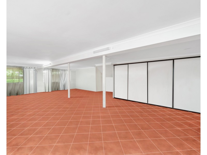 42 Hayward Street, Mooroobool QLD 4870