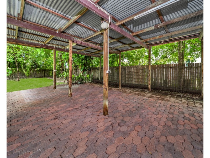 42 Hayward Street, Mooroobool QLD 4870