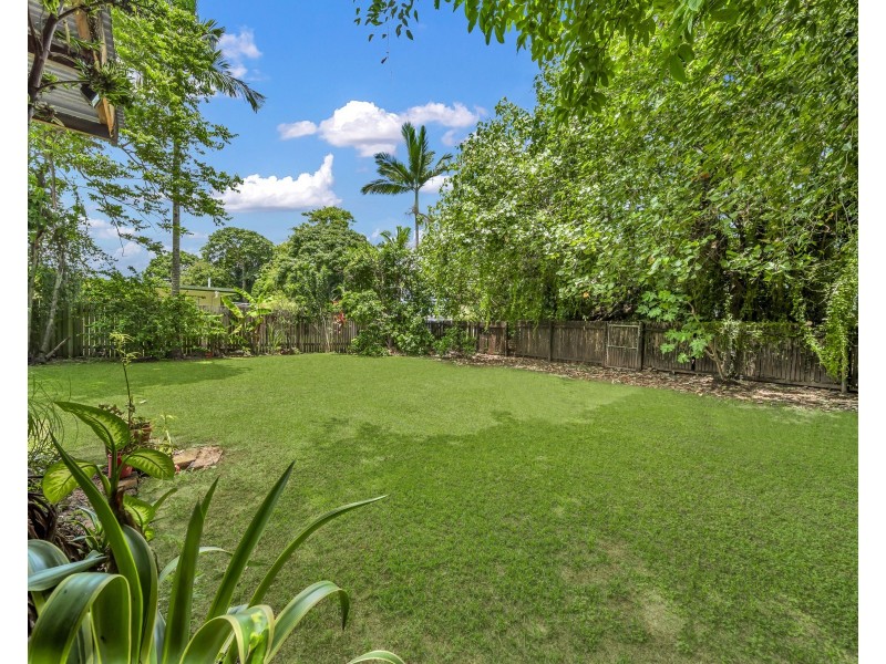 42 Hayward Street, Mooroobool QLD 4870