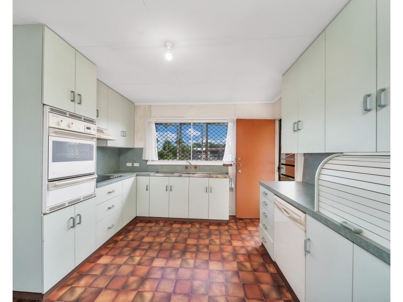 86 Boland Street, Westcourt QLD 4870