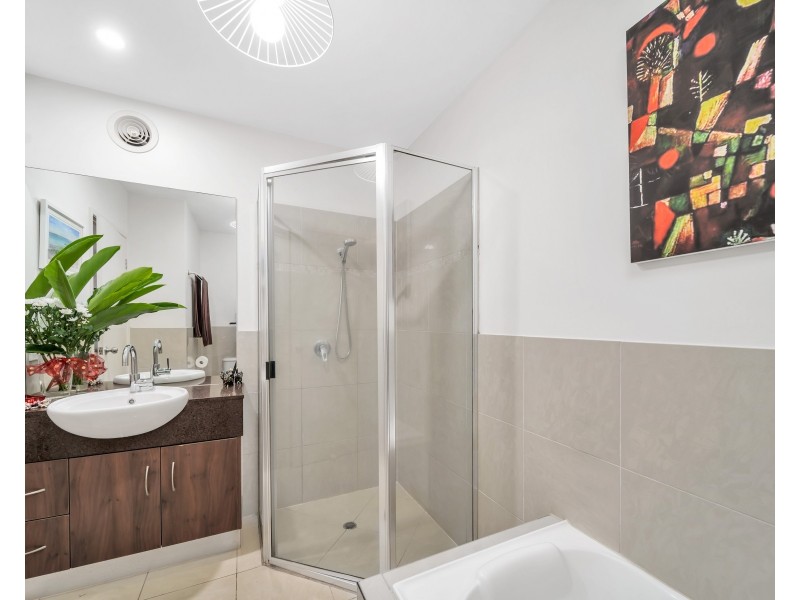 21/351 Lake Street, Cairns North QLD 4870