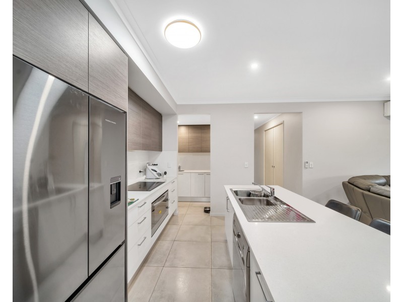 96 Springbrook Avenue, Redlynch QLD 4870