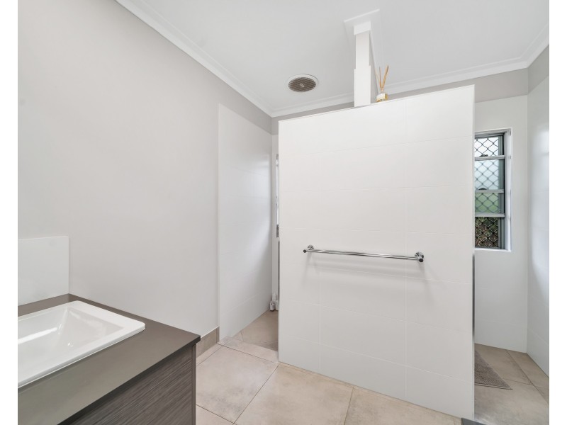 96 Springbrook Avenue, Redlynch QLD 4870