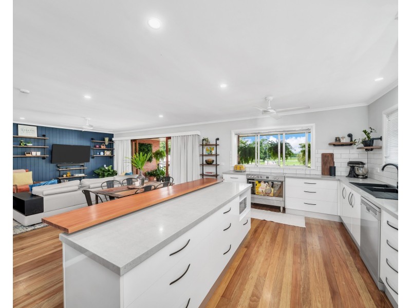 612 Bruce Highway, Woree QLD 4868