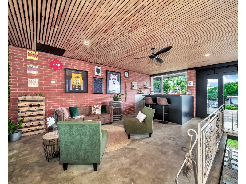 612 Bruce Highway, Woree QLD 4868