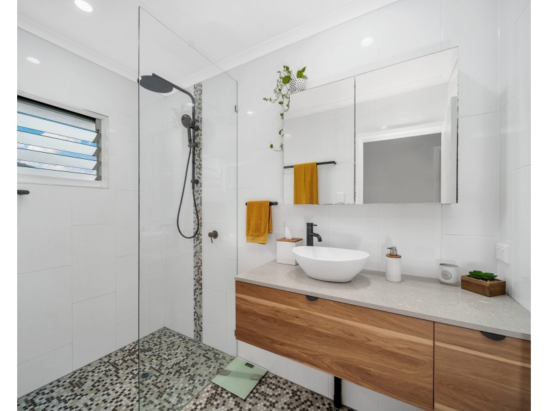 612 Bruce Highway, Woree QLD 4868