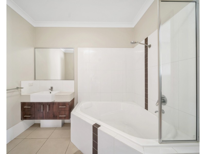 16/1-15 Robson Street, Mooroobool QLD 4870