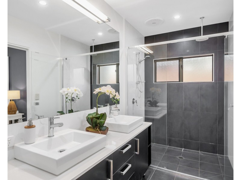 77 McFarlane Drive, Kanimbla QLD 4870