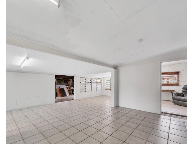 28 Pepperina Street, Mooroobool QLD 4870