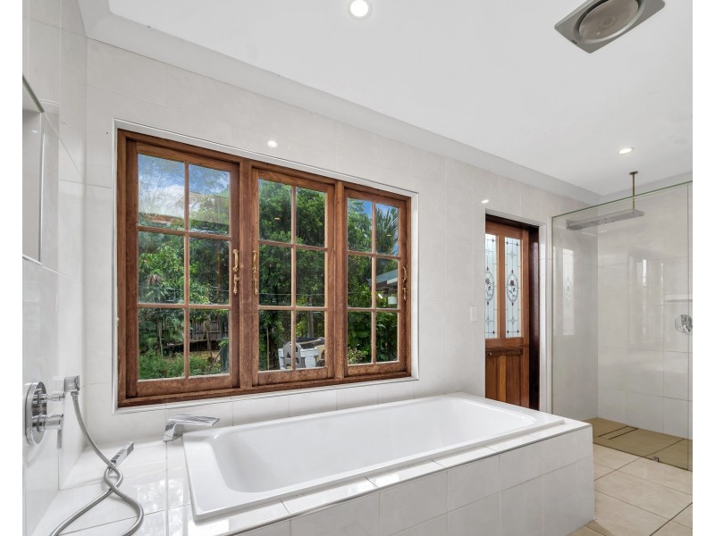 28 Pepperina Street, Mooroobool QLD 4870