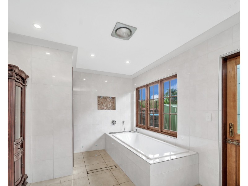 28 Pepperina Street, Mooroobool QLD 4870