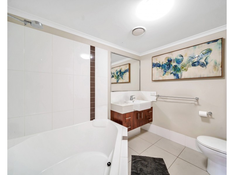 82/1-15 Robson Street, Mooroobool QLD 4870