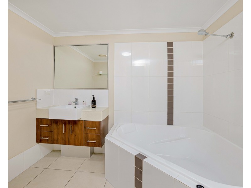 62/1-15 Robson Street, Mooroobool QLD 4870