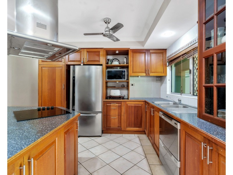 4 Harper Close, Manunda QLD 4870