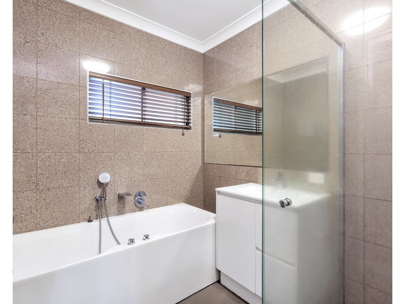 4 Harper Close, Manunda QLD 4870