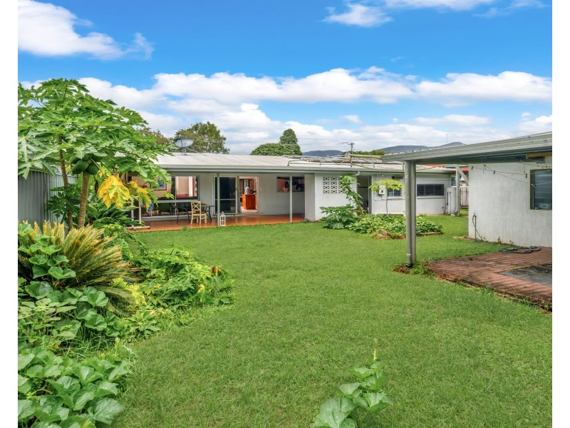 4 Harper Close, Manunda QLD 4870