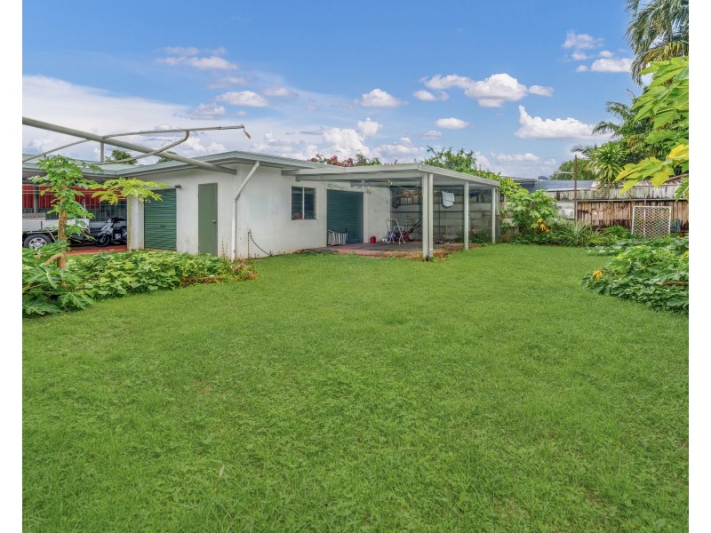 4 Harper Close, Manunda QLD 4870