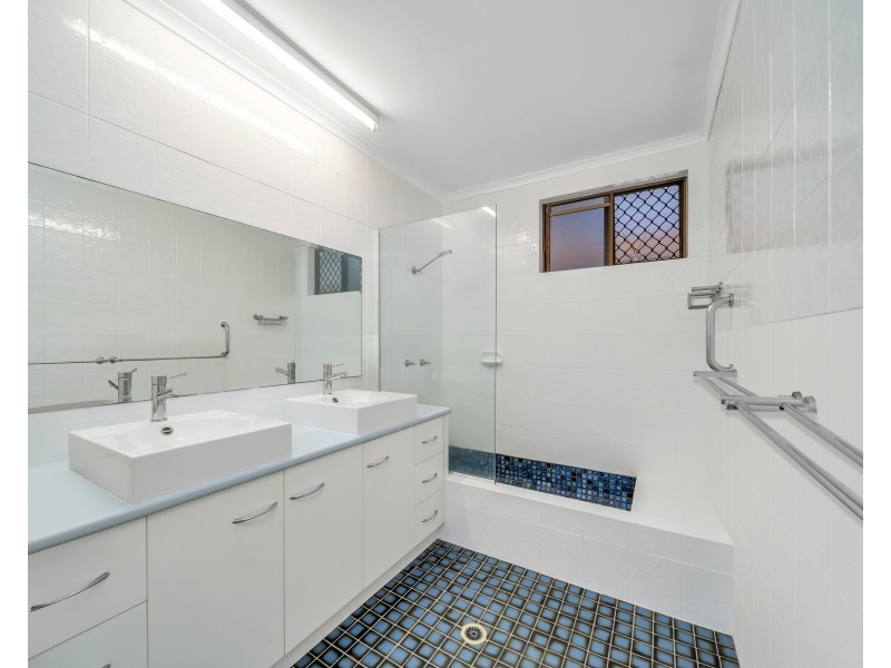 4 Toni Close, Bayview Heights QLD 4868