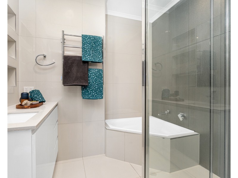 37 Gouldian Street, Bayview Heights QLD 4868