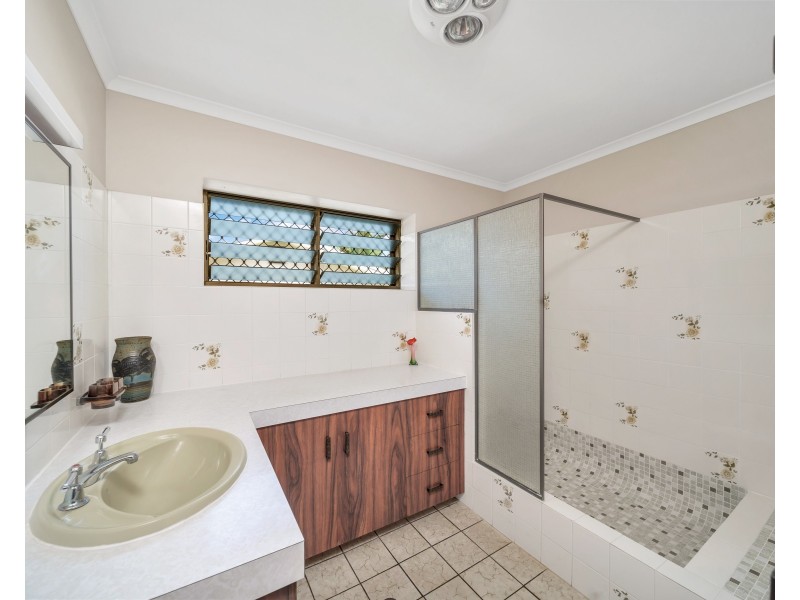 26 Hadrian Avenue, Mooroobool QLD 4870