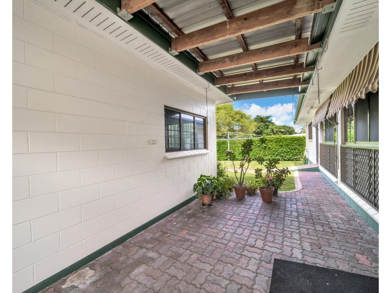 26 Hadrian Avenue, Mooroobool QLD 4870