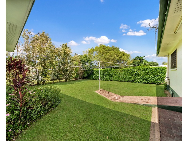 26 Hadrian Avenue, Mooroobool QLD 4870