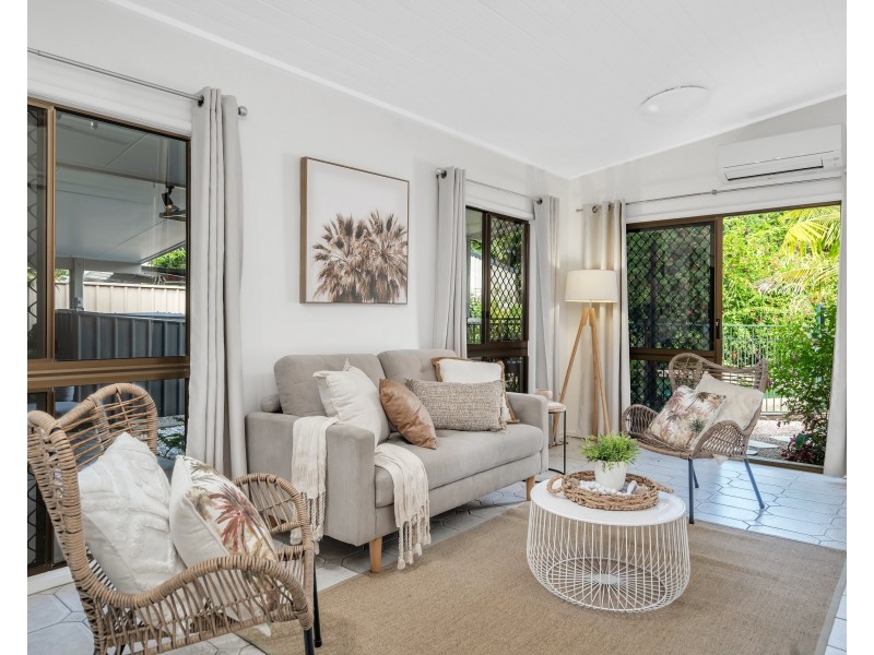 11 Pomona Avenue, Mooroobool QLD 4870