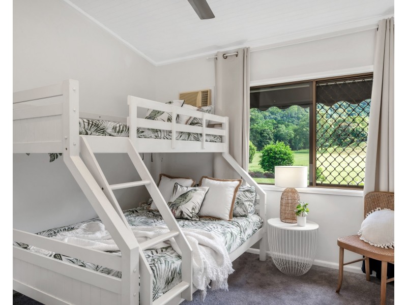 11 Pomona Avenue, Mooroobool QLD 4870