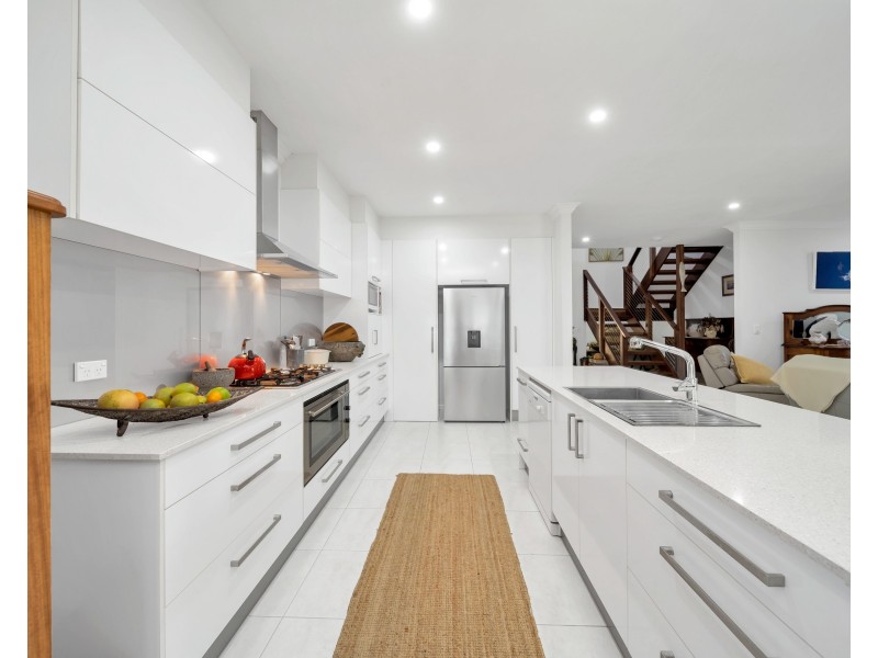 18 Luff Street, Hull Heads QLD 4854