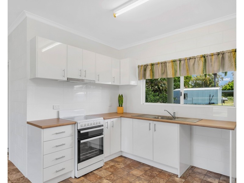 9 Casuarina Street, Tully Heads QLD 4854