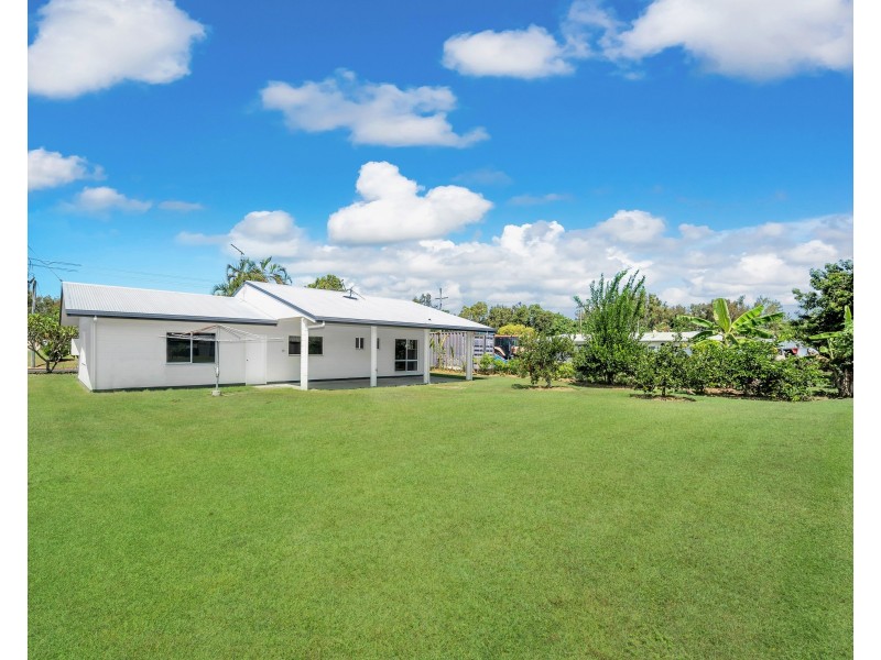 9 Casuarina Street, Tully Heads QLD 4854