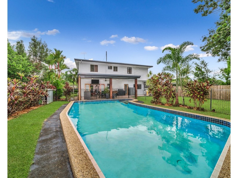 4 Izatt Close, Edge Hill QLD 4870