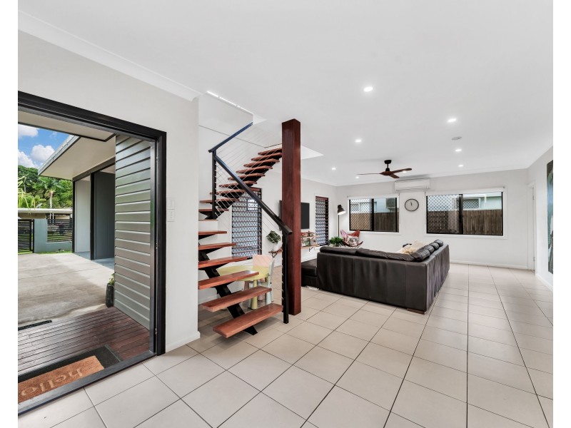 4 Izatt Close, Edge Hill QLD 4870